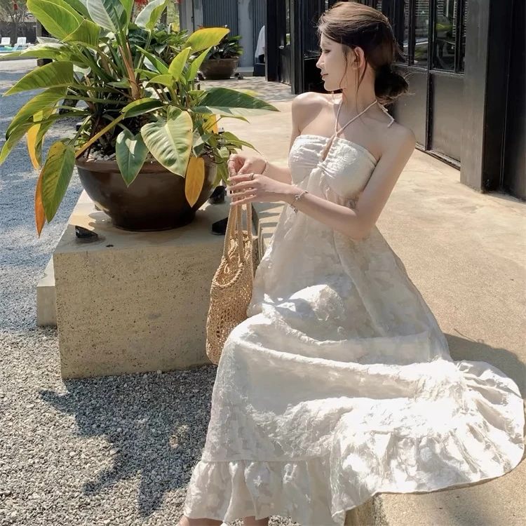 Chic小众气质挂脖露背设计感长裙