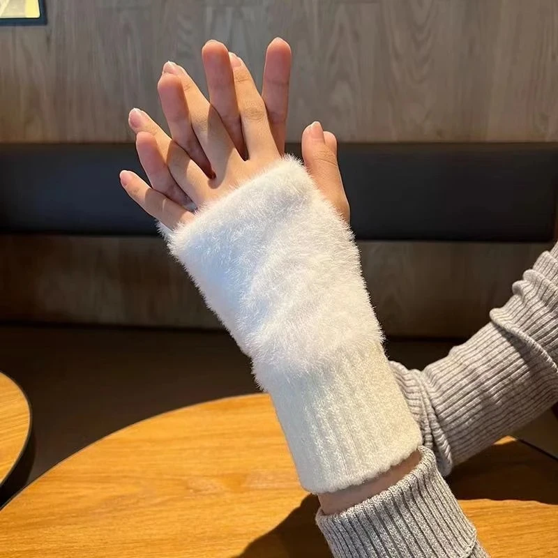 新款韩系半指手套秋冬季毛毛保暖时尚加厚可爱学生纯色简约漏指款