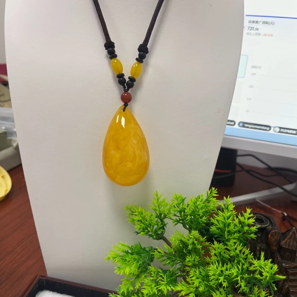 W047古巴新蜜水滴吊坠