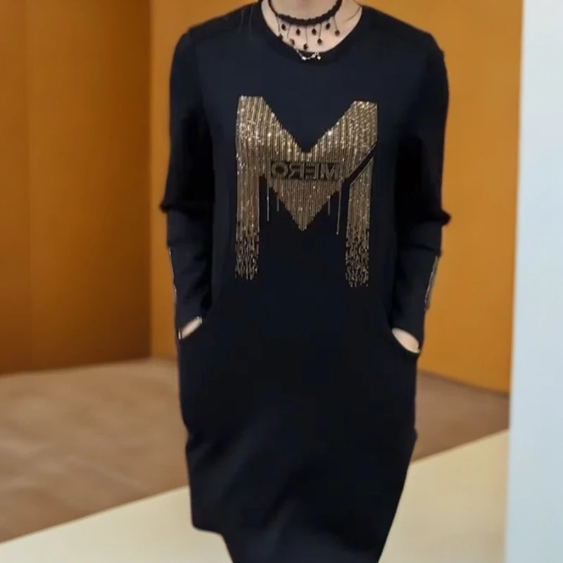 中老年妈妈秋季新款字母烫钻长袖打底裙宽松遮肚气质百搭连衣裙