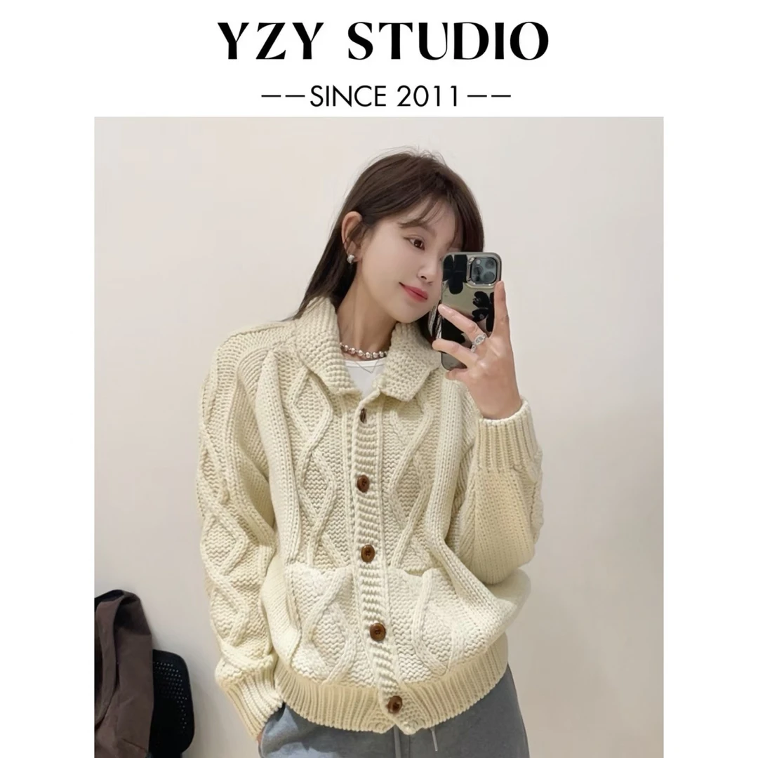 （一只羊）韩系粗针扣子小翻领米白色开衫时尚针织毛衣