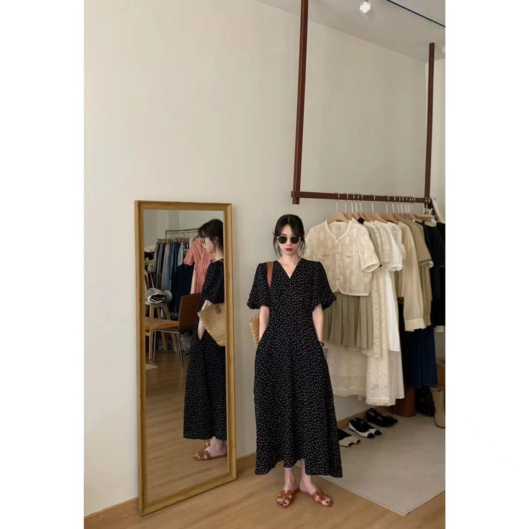 H9163高级感黑色碎花连衣裙女夏季2024新款显瘦V领法式过膝长裙子