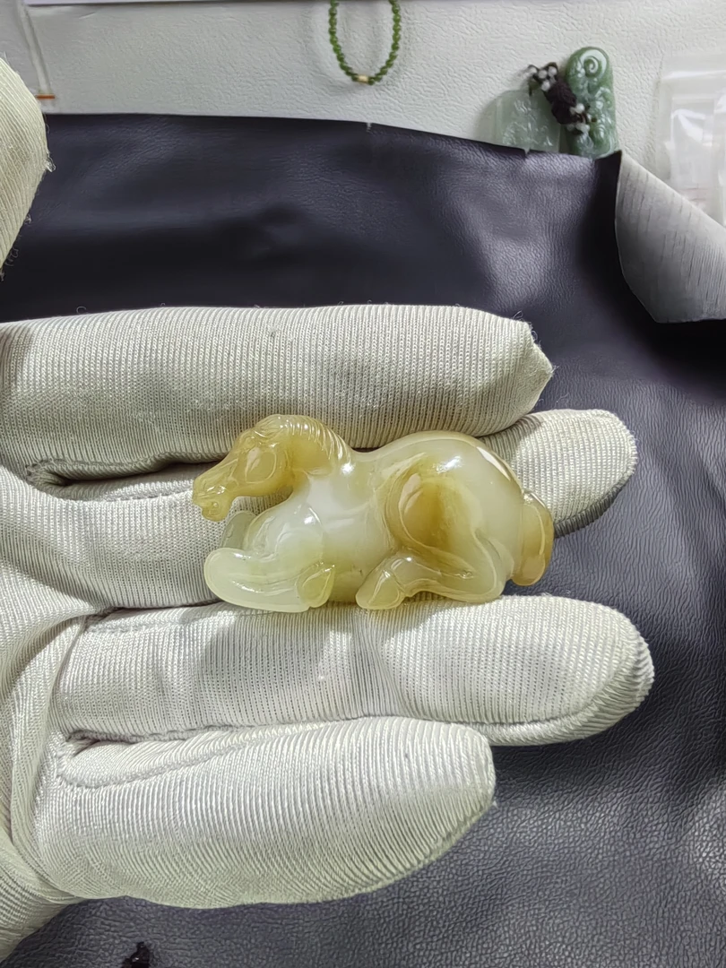 新疆和田玉黄金糖汗血宝马马到功成吊坠。可爱手工