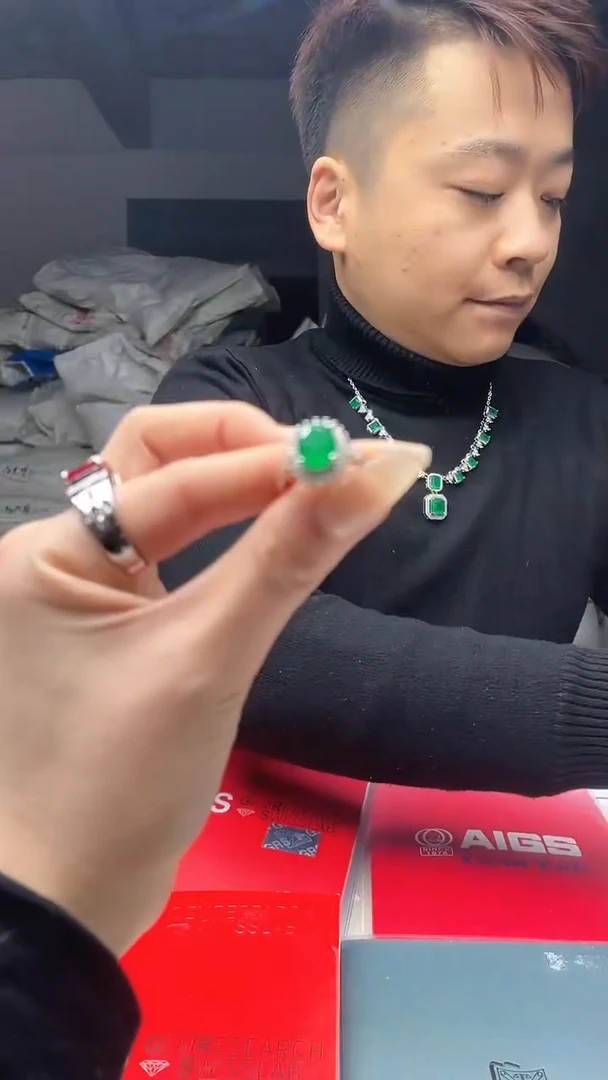 【闪购商品】翡翠戒指铂Pt950镶嵌D30