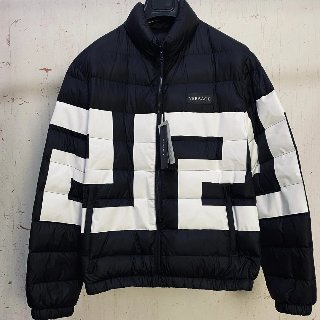 全新未使用 VERSACE/范思哲 经典回纹主线轻薄款羽绒服