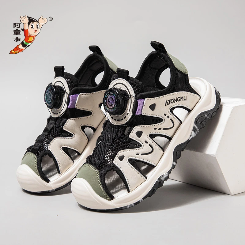 阿童木儿童2025夏款包头运动凉鞋中大童男童旋转纽扣防滑女童鞋潮