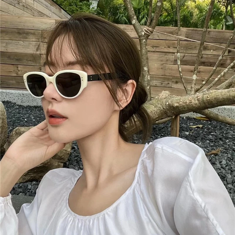 4号网红小框白色墨镜个性黑腿2022新款王嘉尔同款韩版防紫外线ins