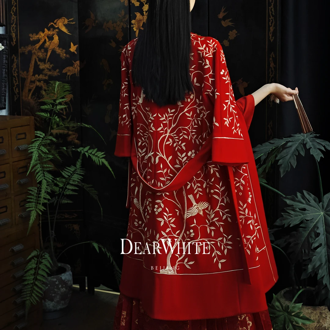 亲爱的白100%纯羊绒《喜上眉梢》收藏款刺绣中式外套结婚红色大衣
