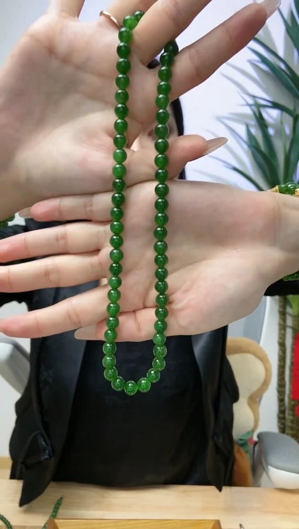 【闪购商品】和田玉（碧玉）项链未镶嵌卡8±冰底辣菠菜绿