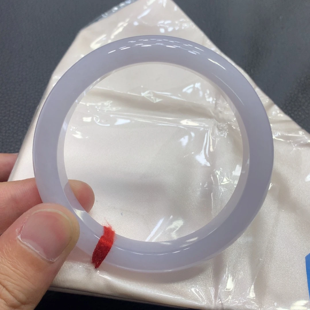 翡翠手镯未镶嵌翡翠