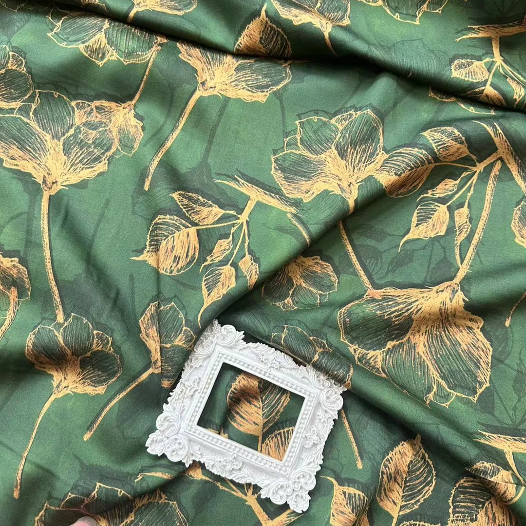 微瑕〔香云纱棉缎〕染底贡缎数码印花布料  绿底描边花