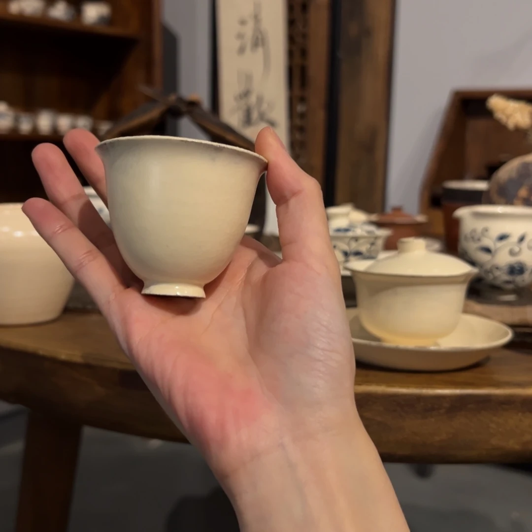 陶瓷。     陶瓷。