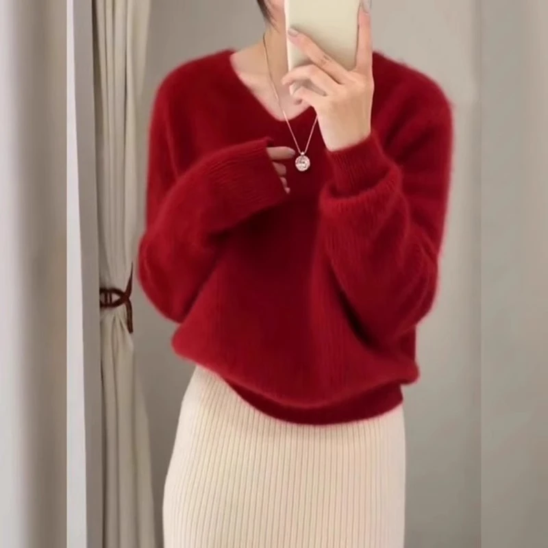 车厘子红色v领浣熊绒套头毛衣女秋冬新款宽松高级感软糯针织上衣