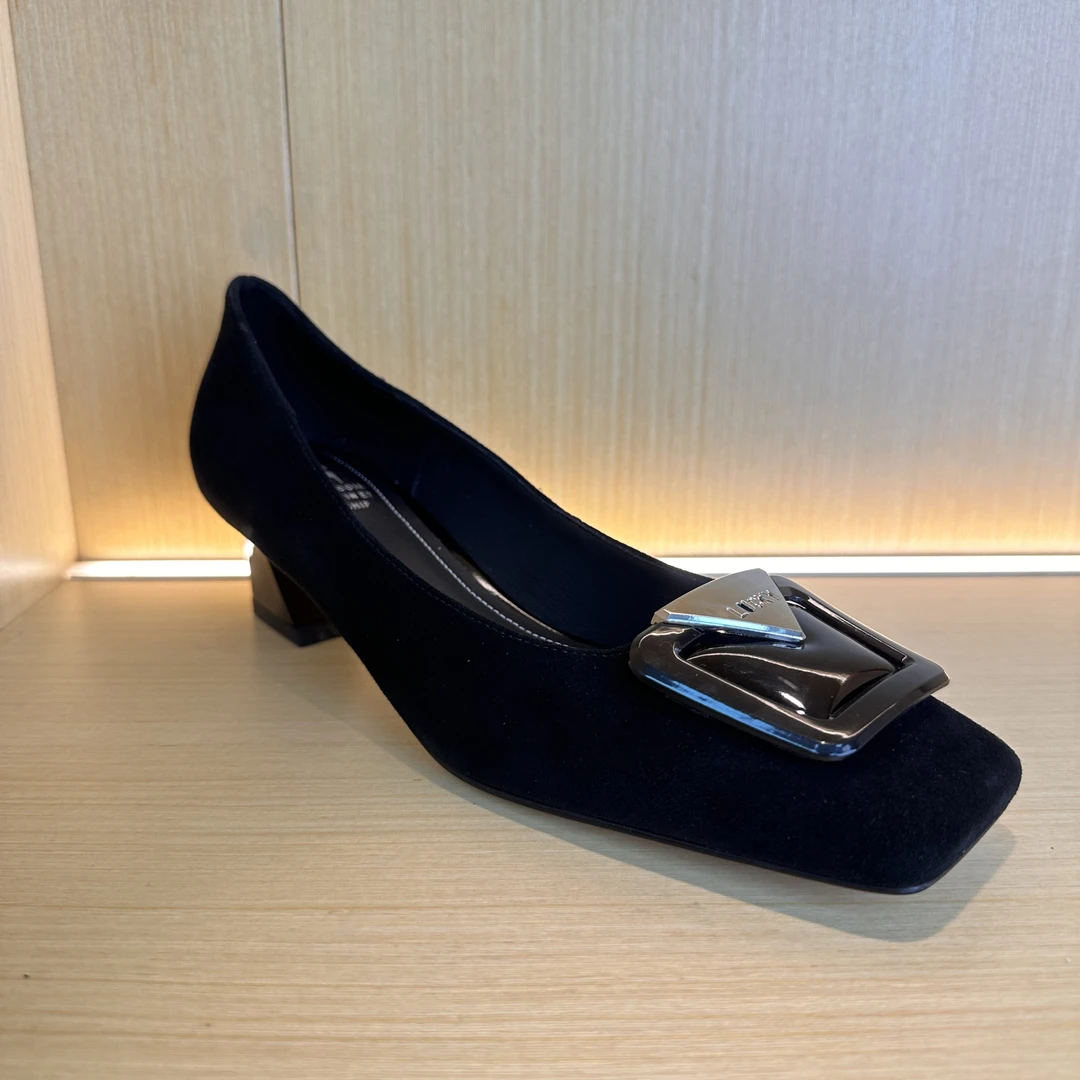 136时尚女士百搭黑色粗跟低跟方头中跟跟鞋气质休闲C