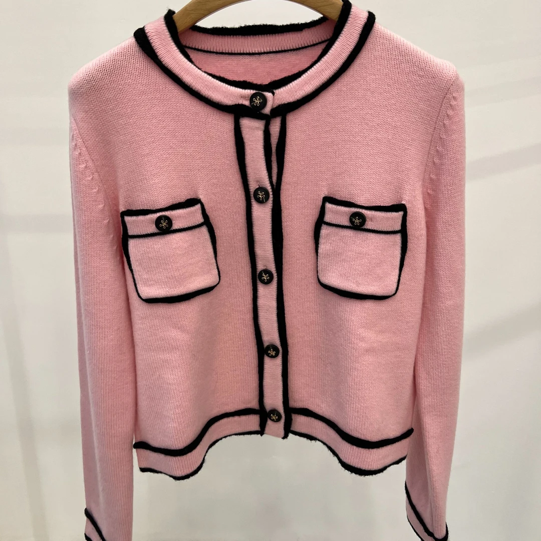 原产地羊绒衫复古小香风粉色圆领针织开衫短款撞色设计百搭