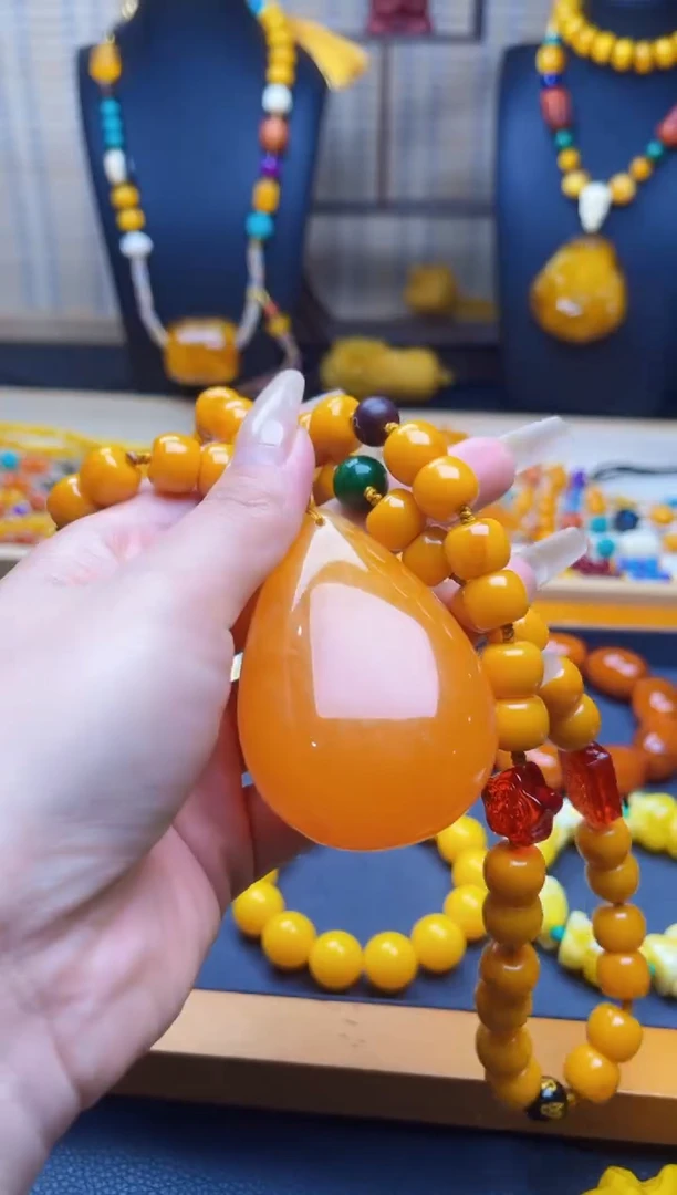 【闪购商品】琥珀颈饰未镶嵌k35蜜糖红水滴吊坠