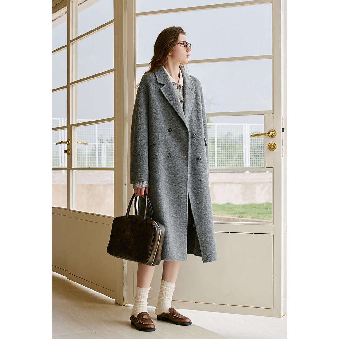 范思蓝恩高级感立裁系列绵羊毛复古翻领双排扣装呢外套24FS14228