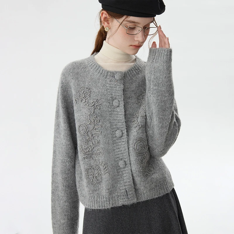 范思蓝恩高级感重工绣花韩系慵懒针织毛衣外套女秋冬14580