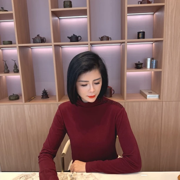 【娟子家】早秋款丽沙豹绒面料设计感上衣