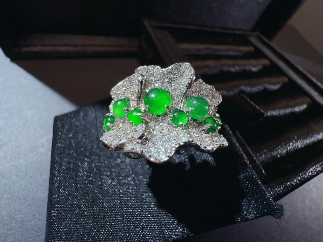 天然a货翡翠高冰阳绿戒指s925银气质时尚奢华精美满钻镶嵌轻奢022