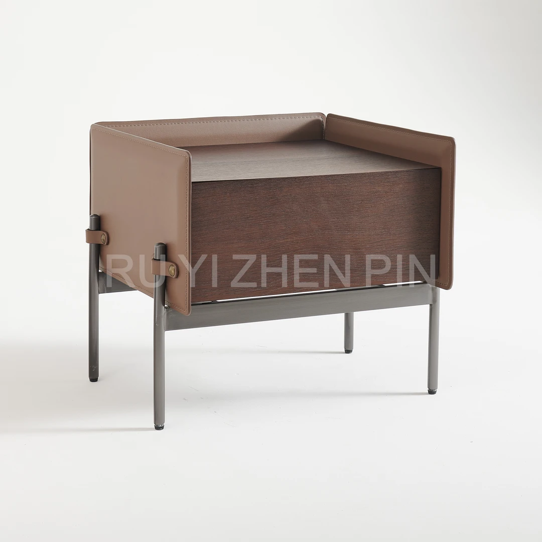 意式家用马丁复古床头柜轻奢马鞍皮不锈钢意大利设计师款现代边柜