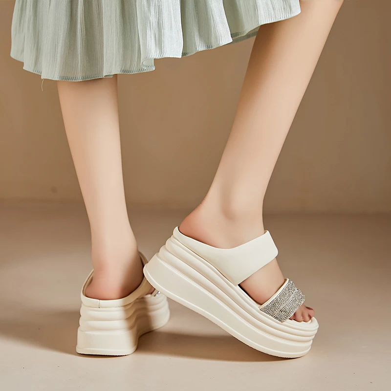 艾格鸟增高7cm拖鞋女夏外穿2024新款水钻一字凉拖鞋厚底增高女鞋