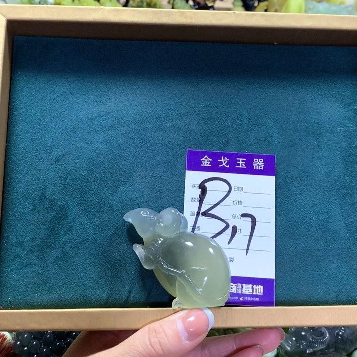岫玉手把件未镶嵌远*?