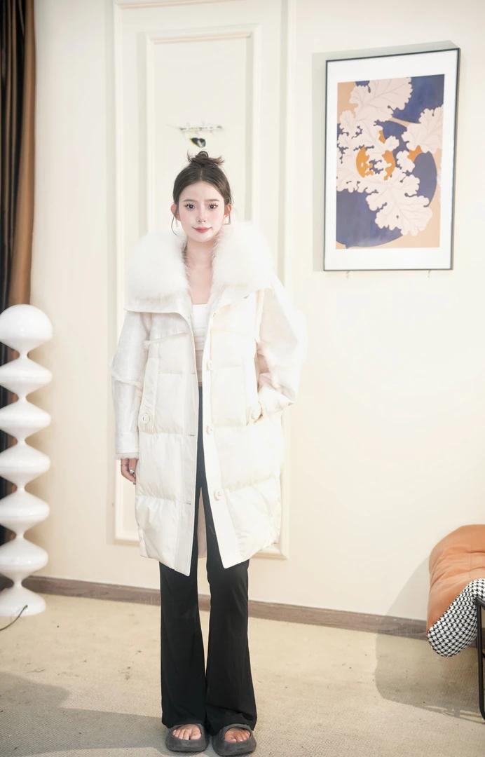 【柏林电影】CC809 设计师皮草鹅绒服白鹅绒女中长款貉子毛皮毛一体