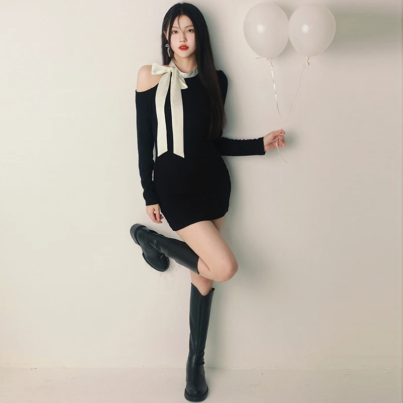 黑色针织连衣裙女秋气质绑带露肩小众设计感裙子
