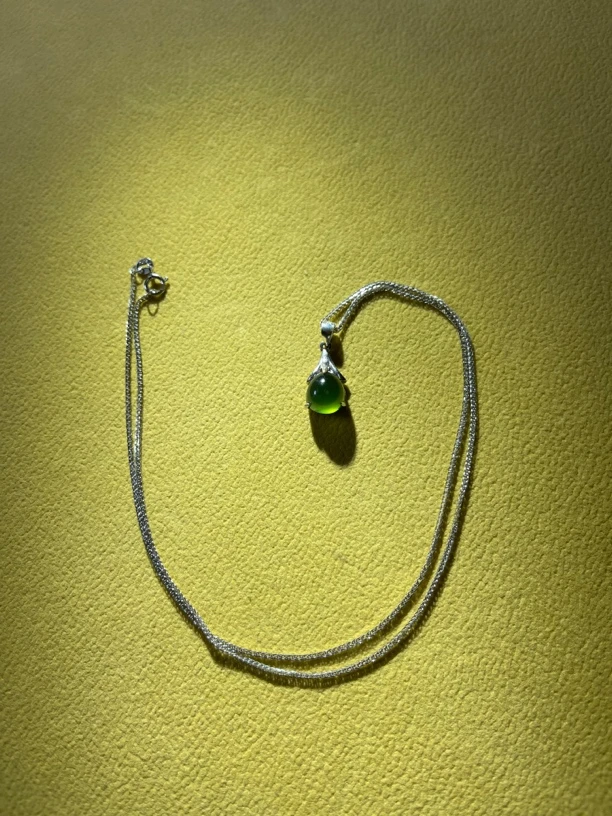 玉石高货帝王绿桃子吊坠一个颗颗带猫眼苹果绿能戴一辈子的玉器