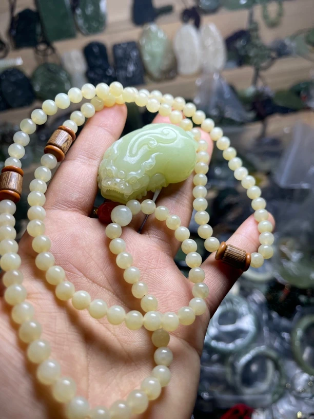 天然和田玉貔貅吊坠吸米招财进宝