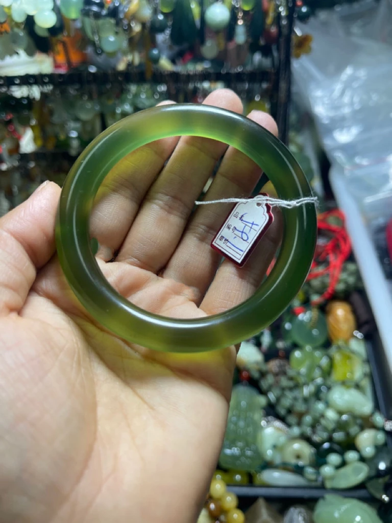 天然玉石帝王绿苹果绿手镯一支、备注口径