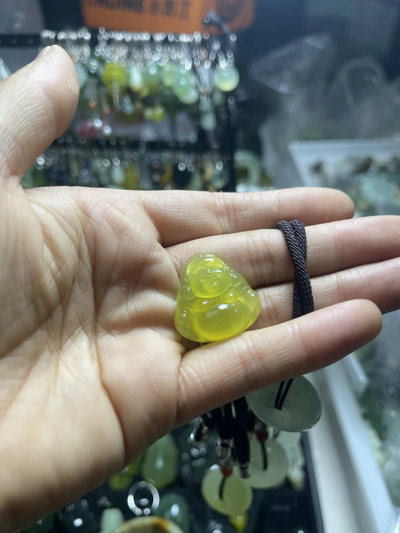 天然玉石黄冰玉笑佛吊坠一个多样性发货（大约20毫米）绑好发货