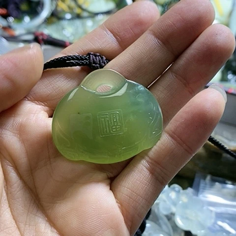 岫玉颈饰未镶嵌一个