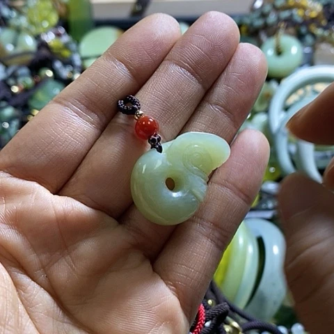 和田玉颈饰未镶嵌