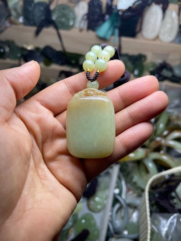 天然和田玉高货无事牌平安牌许愿牌不分男女越大越油润能带一辈子