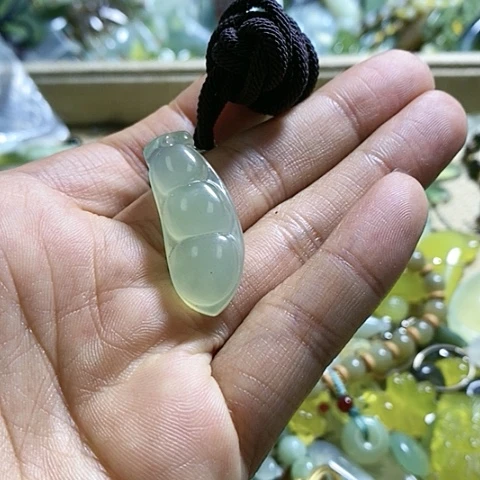 岫玉颈饰未镶嵌一个