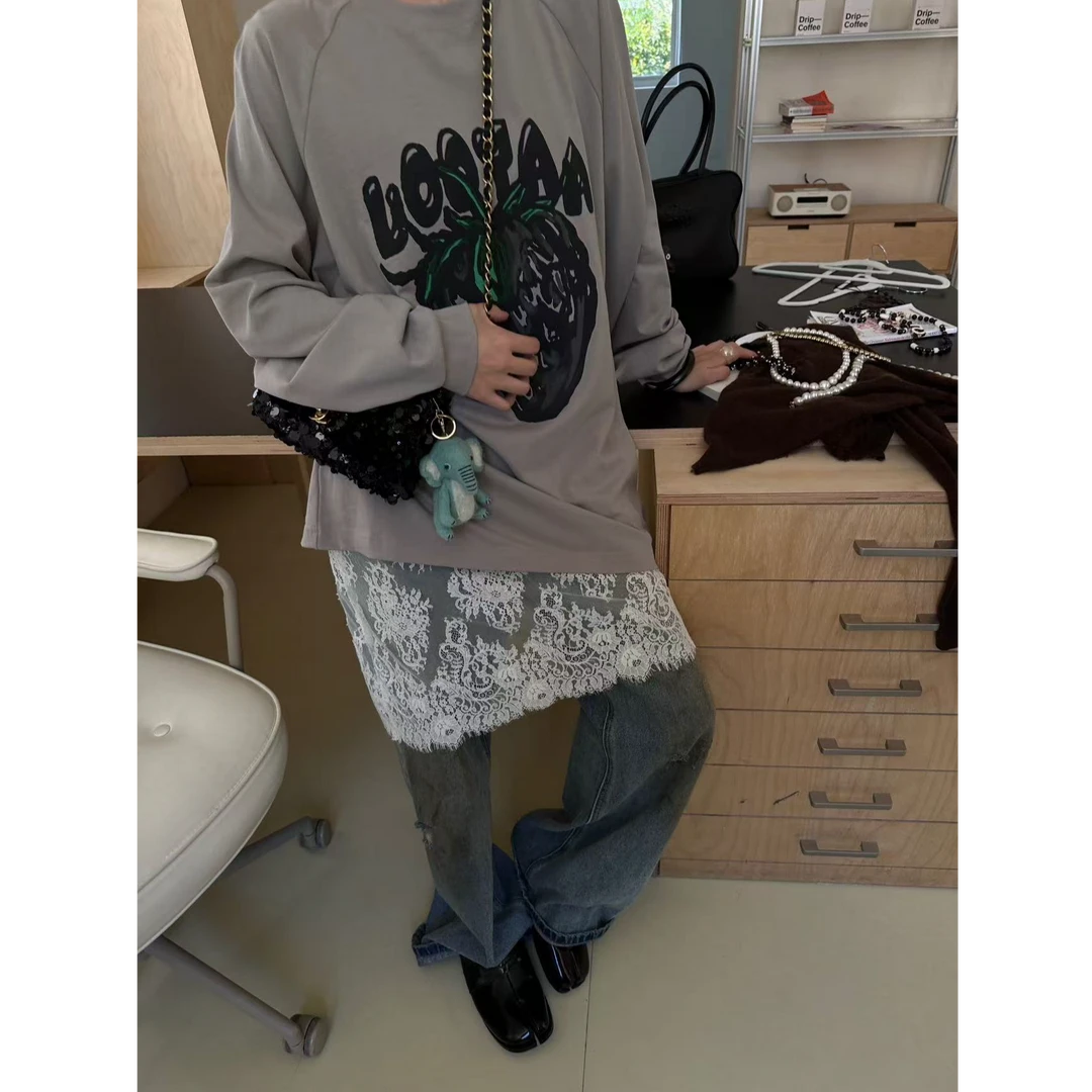 黑色草莓印花长袖T恤  23181