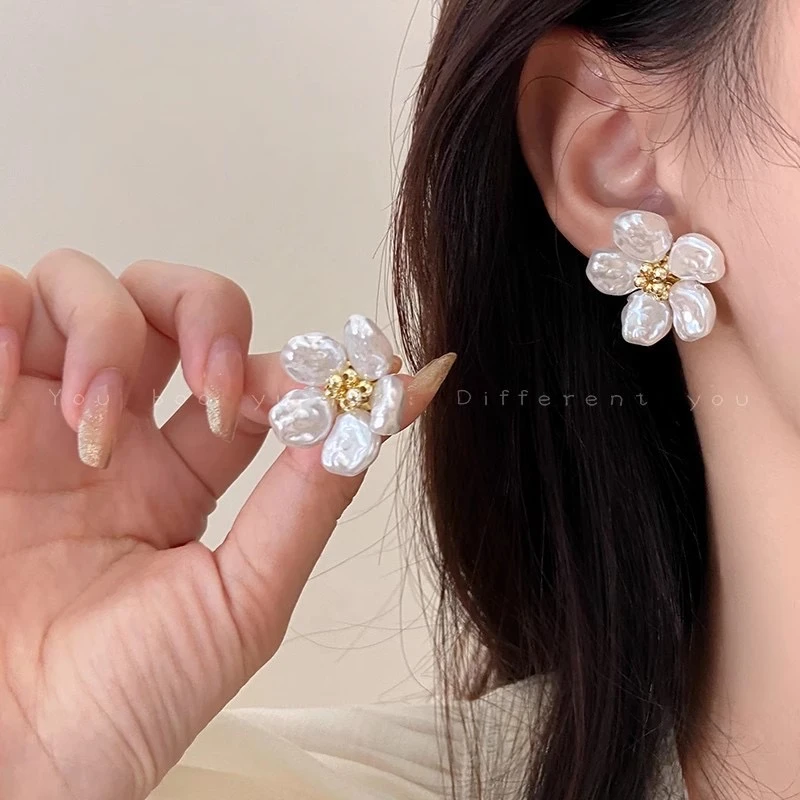 锌合金耳饰 法式珠珠花朵耳环女款ins气质轻奢高级感耳钉小众耳饰