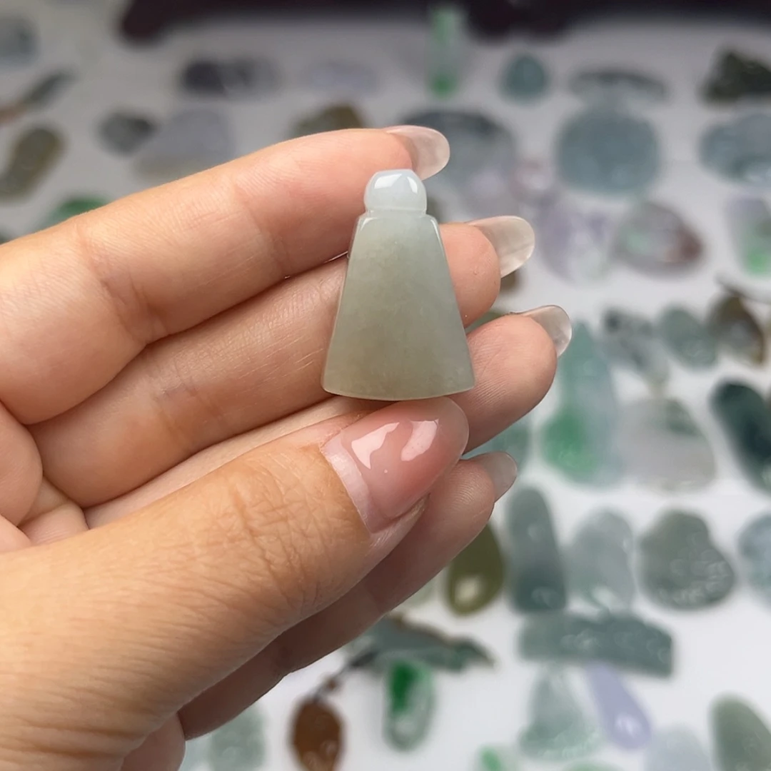 【闪购商品】翡翠颈饰未镶嵌无事牌