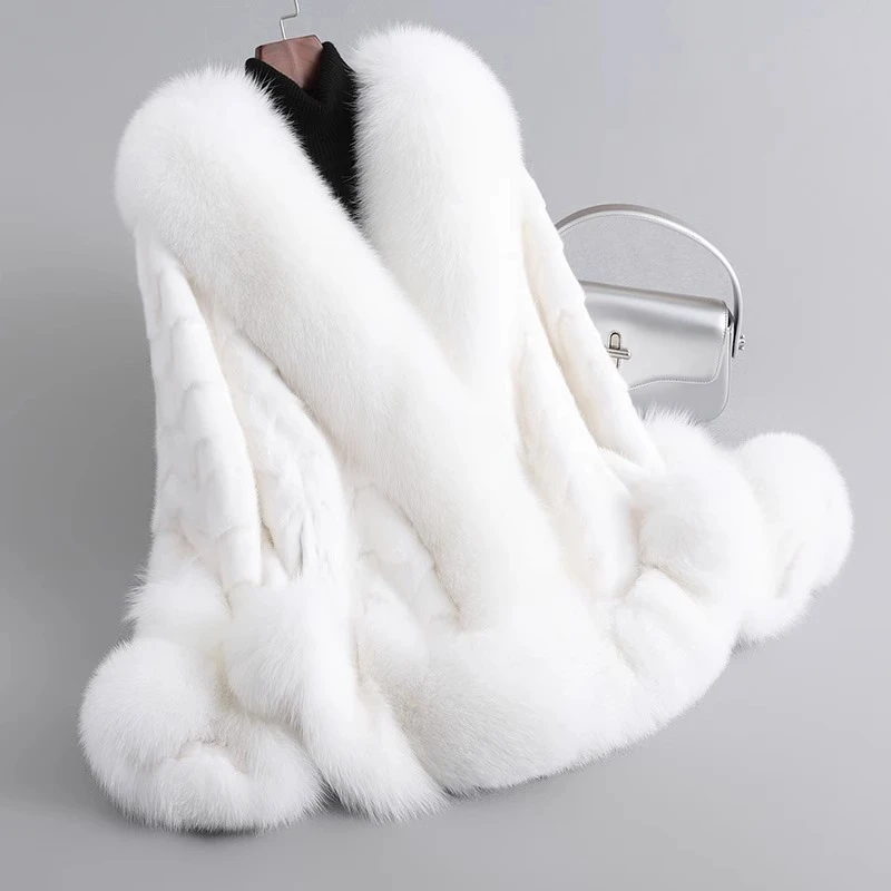 2025冬狐狸真品时尚毛绒领外套女短海宁真品爆款白厚保暖貂妈妈新