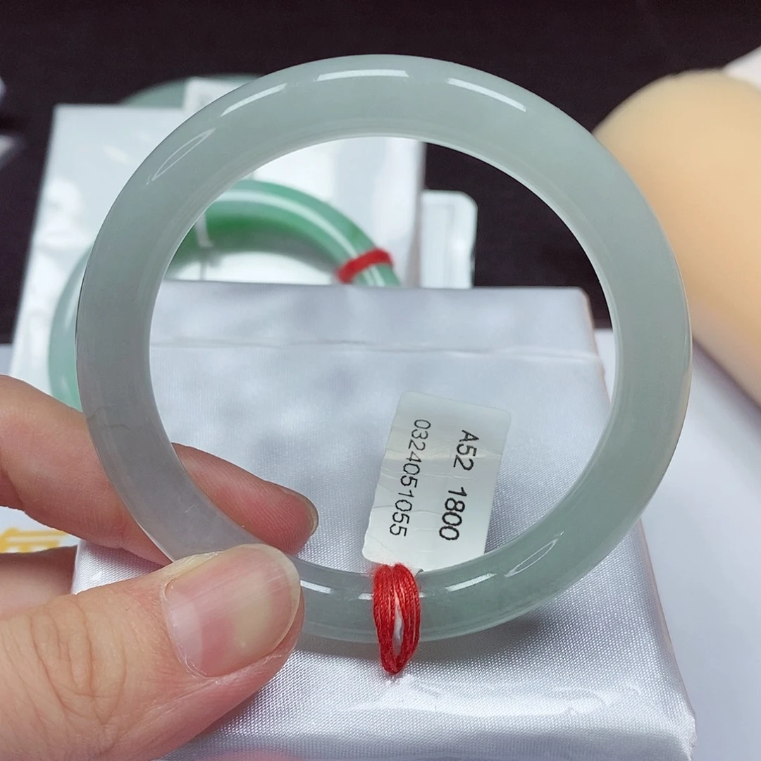 翡翠手镯未镶嵌天然