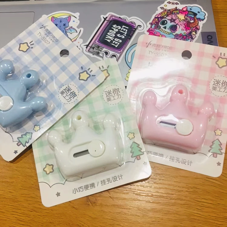 5507 小青蛙皇冠便携式迷你挂孔设计美工刀