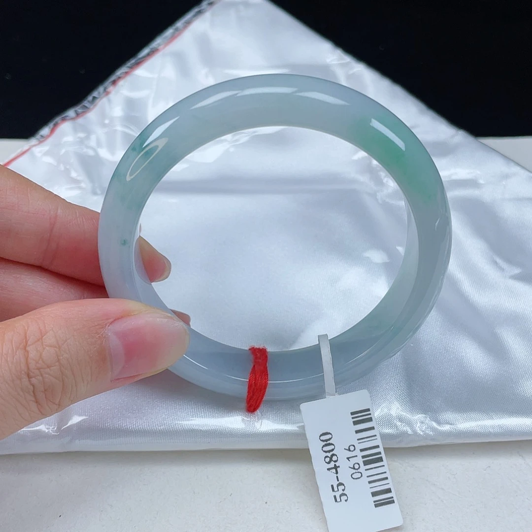 翡翠手镯未镶嵌翡翠