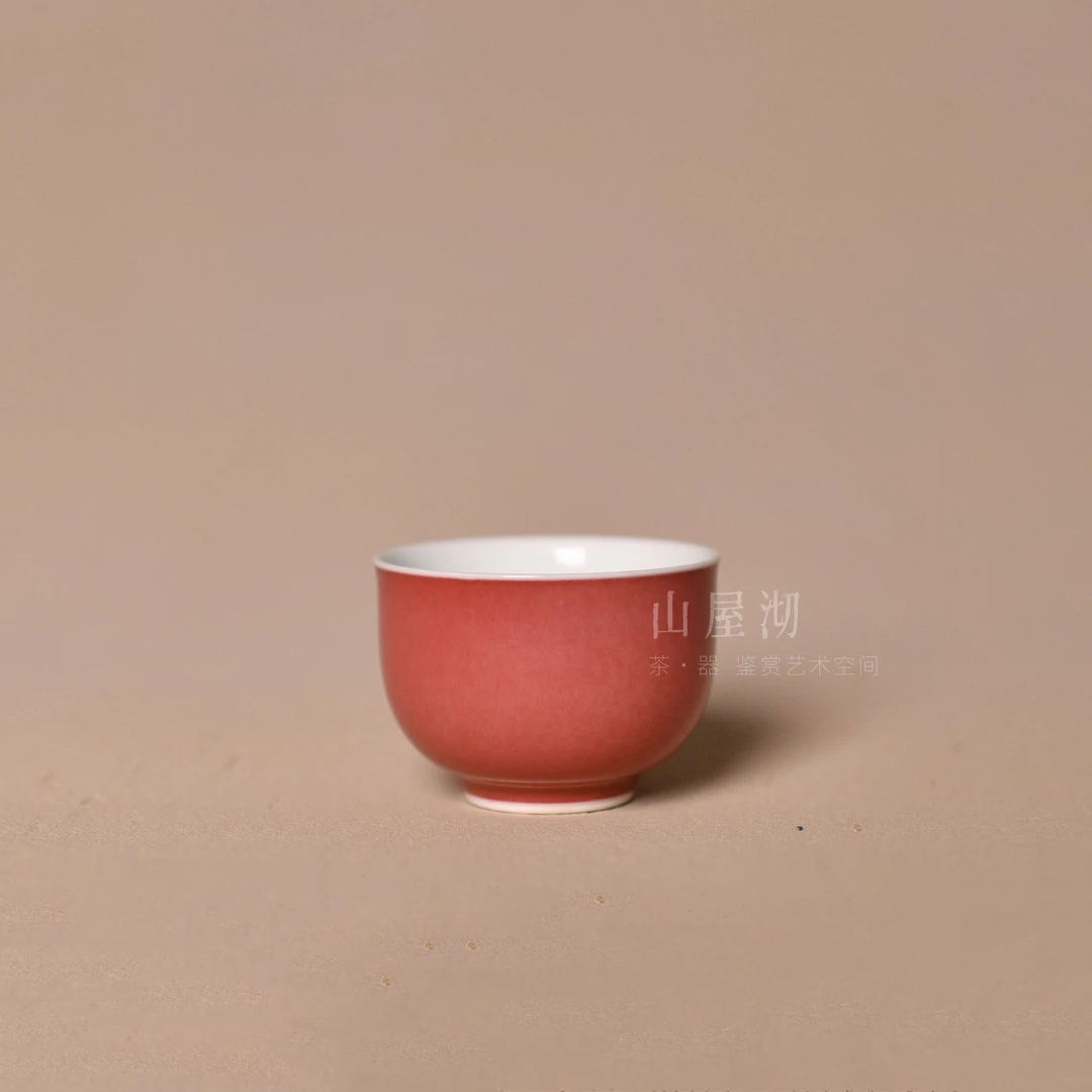 谷雨山房豇豆红凝露杯口5.9cm底2.6cm高4.2cm容量：60ml