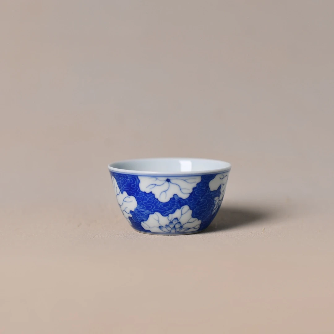 看山柴窑荷花小缸杯口径：6.3cm 底径：3.7cm 高度：3.4cm 容量：50ml