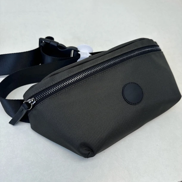 55271 绿色，织物胸包斜背包，尺寸：12x30cm