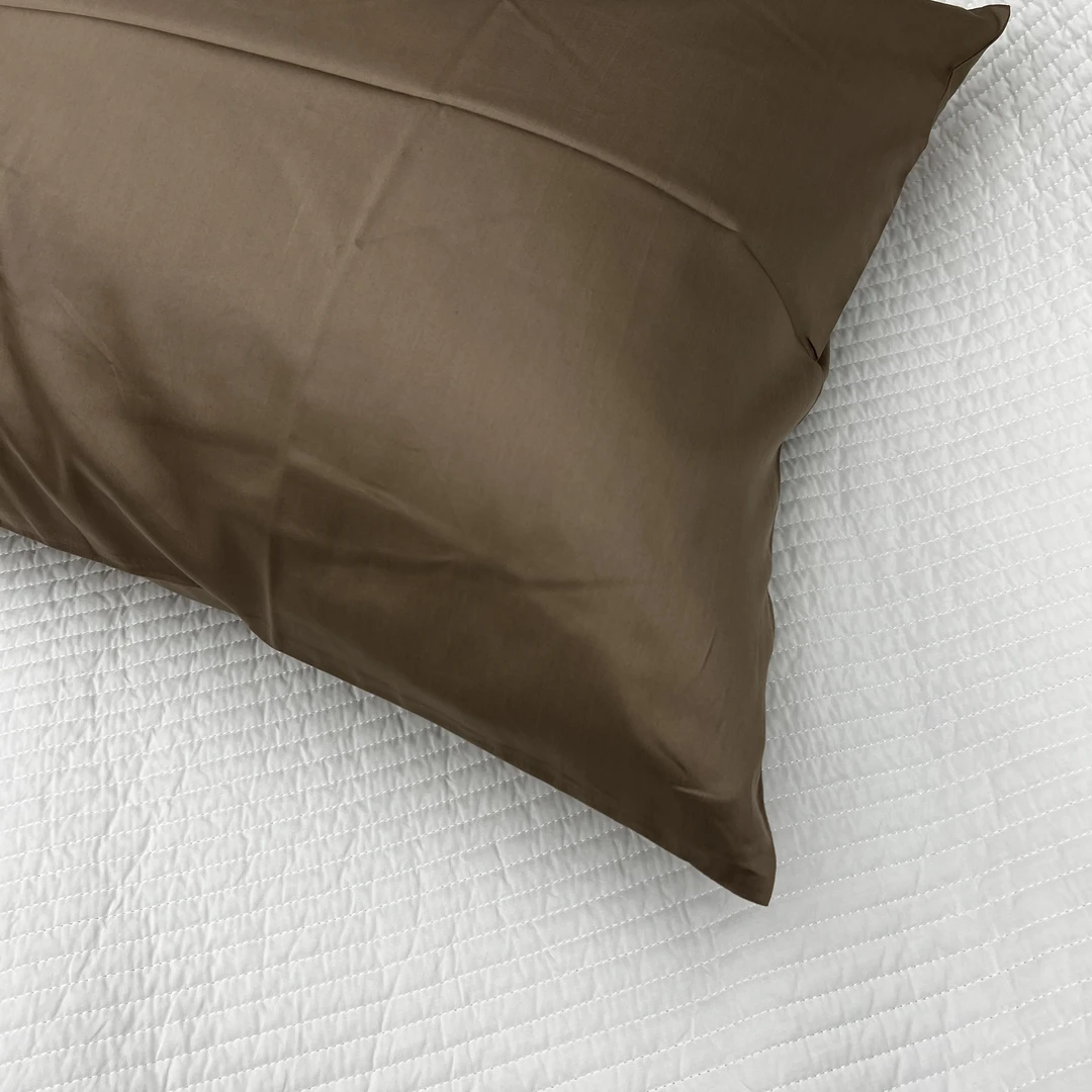 49390 棉 纯色 咖色 60支贡缎枕套 适用于48×74的枕头