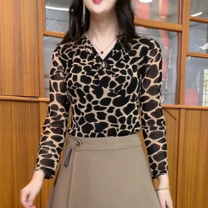 豹纹打底衫洋气网纱豹纹修身花长袖新品弹力V领百搭小衫气质