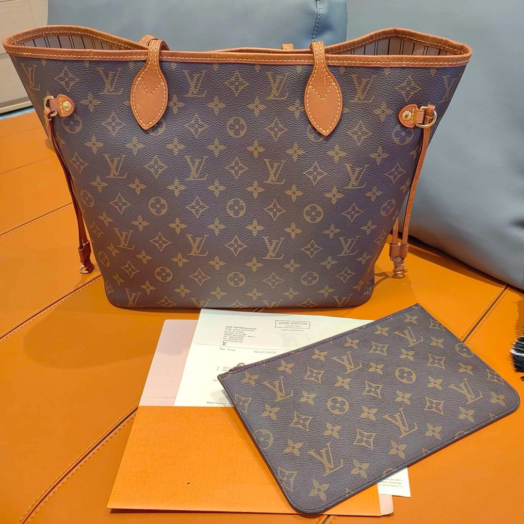 95新 LV 老花 中号 米色内里购物袋